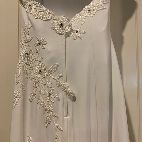 Wedding Dress or Ballgown - Picture 7 of 13